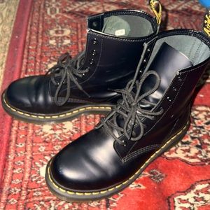 Size 9 (41)Doc Martens- lace up boots.